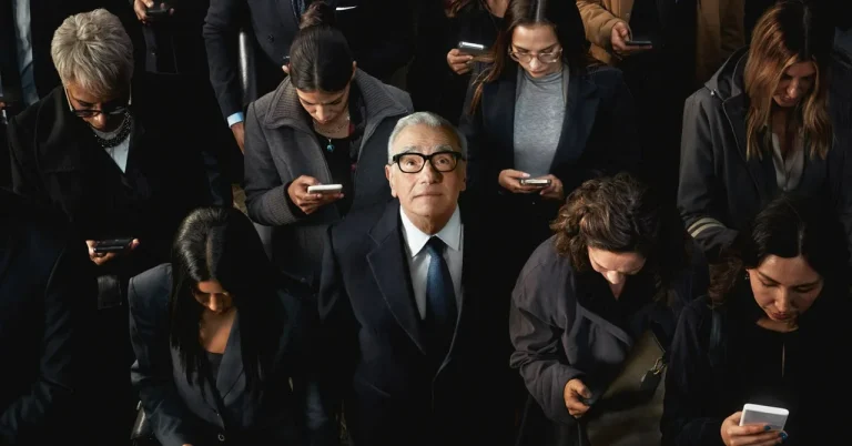Die Squarespace-Super-Bowl-Werbung von Martin Scorsese möchte Sie dazu auffordern, Ihr Telefon wegzulegen