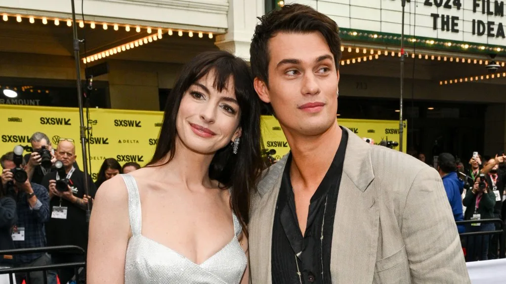 Nicholas Galitzine und Anne Hathaway, Stars von „The Idea Of You“, glänzen bei SXSW